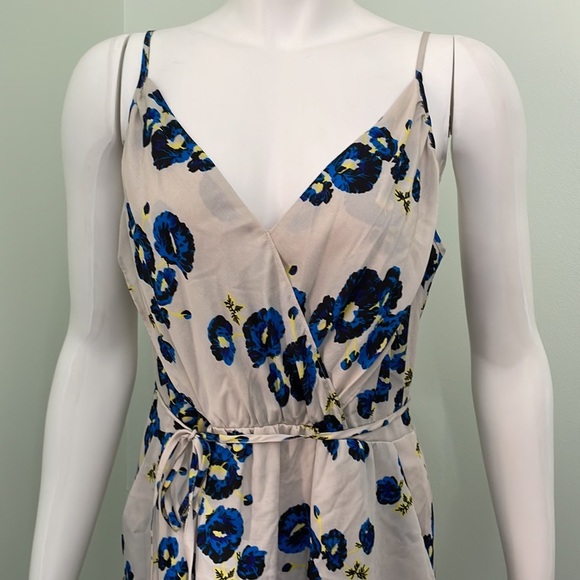 Yumi Kim Khaki Dress with blue flowers size medium - Picture 2 of 6